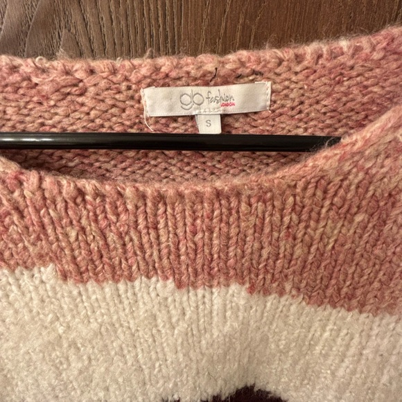 Cute Patterned Sweater - Picture 2 of 4